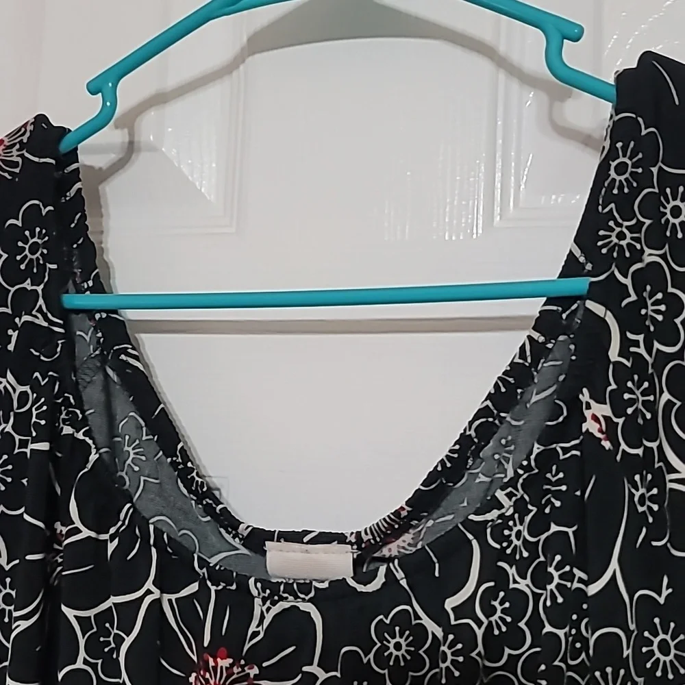 Venezia Black Floral Scoop Neck Blouse with Pink Centers - Picture 3 of 6